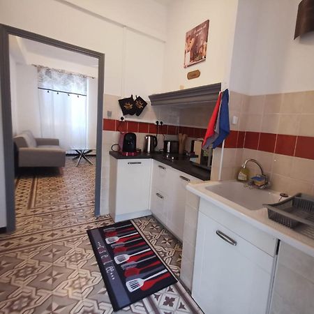 Petit Appart Entier Au Coeur Des Remparts - Netfix Et Connection Fibre Gratuits Carpentras Exterior photo