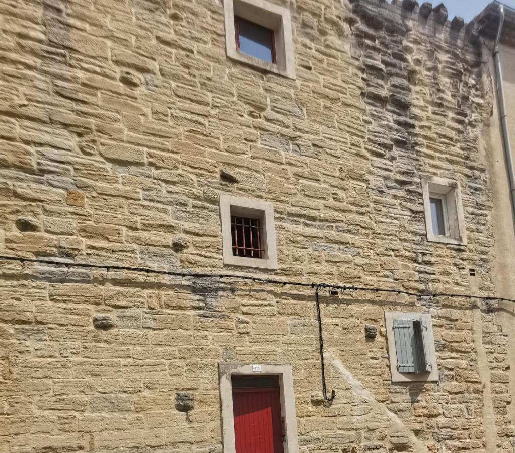 Petit Appart Entier Au Coeur Des Remparts - Netfix Et Connection Fibre Gratuits Carpentras Exterior photo