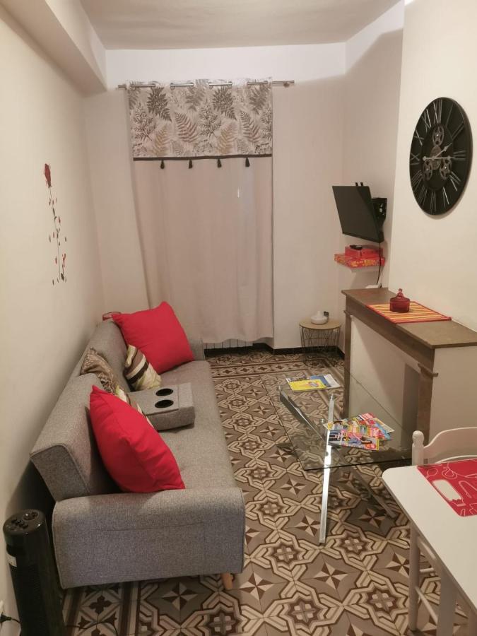 Petit Appart Entier Au Coeur Des Remparts - Netfix Et Connection Fibre Gratuits Carpentras Exterior photo